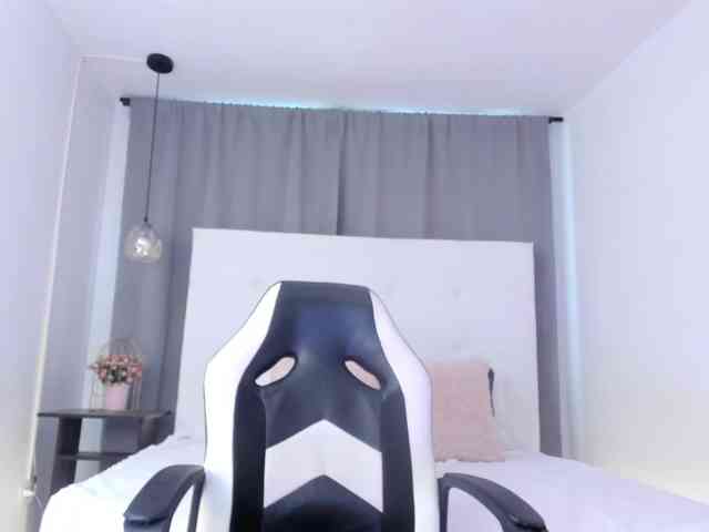 AlinaSimmons Live Webcam on BongaCams