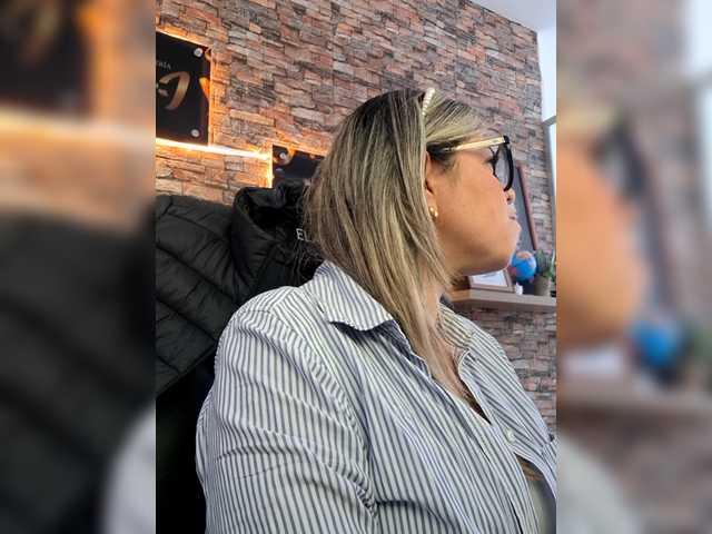 Cata-office1 – webcam model profile photo