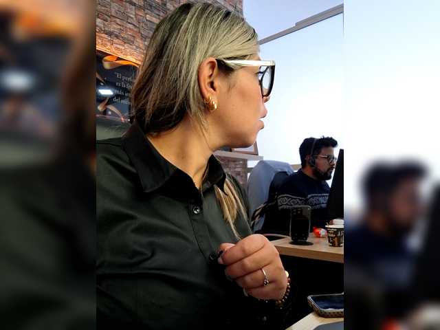 Cata-office1 – webcam model profile photo