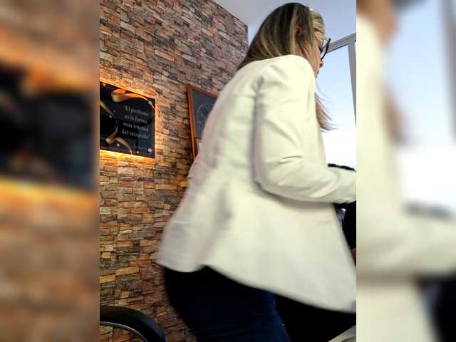 Cata-office1 – webcam model profile photo