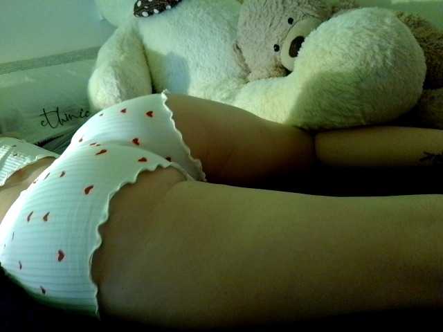 ZayaUK's BongaCams show and profile