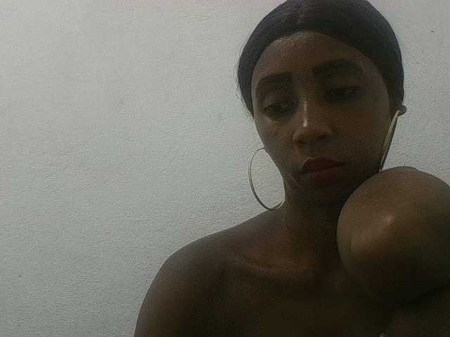 le modèle zelioness est en webcam porno dans un show sur le site bongacams, il possède les tags suivants: Ebony,Brunette,Hairy