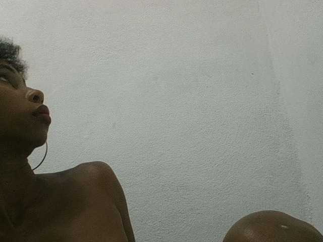 le modèle zelioness est en webcam porno dans un show sur le site bongacams, il possède les tags suivants: Ebony,Brunette,Hairy