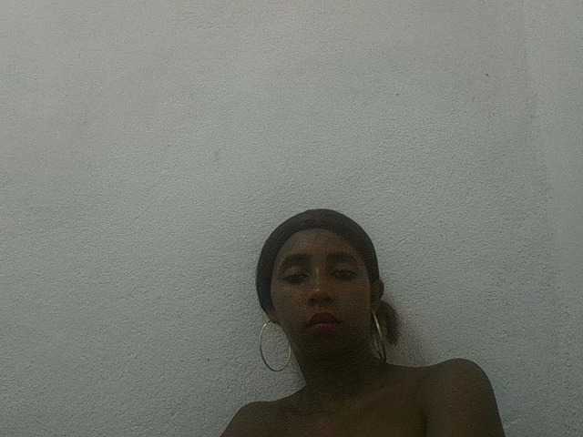 le modèle zelioness est en webcam porno dans un show sur le site bongacams, il possède les tags suivants: Ebony,Brunette,Hairy