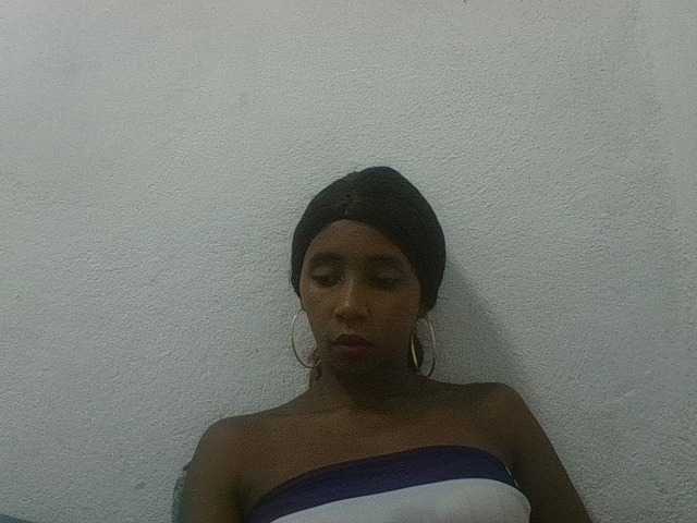 le modèle zelioness est en webcam porno dans un show sur le site bongacams, il possède les tags suivants: Ebony,Brunette,Hairy