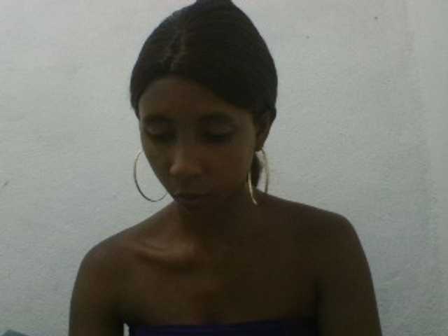 le modèle zelioness est en webcam porno dans un show sur le site bongacams, il possède les tags suivants: Ebony,Brunette,Hairy