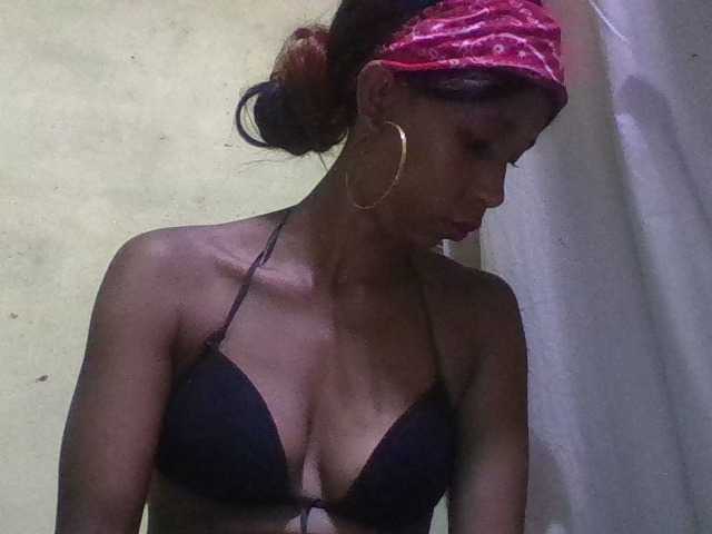 zelioness – webcam model profile photo