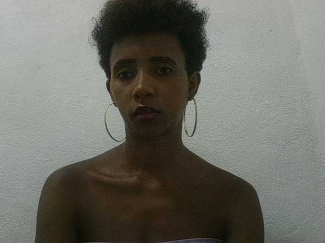 le modèle zelioness est en webcam porno dans un show sur le site bongacams, il possède les tags suivants: Ebony,Brunette,Hairy