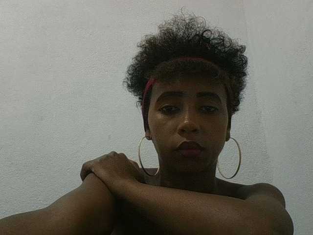 le modèle zelioness est en webcam porno dans un show sur le site bongacams, il possède les tags suivants: Ebony,Brunette,Hairy