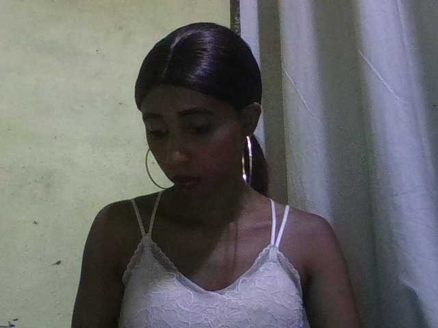 zelioness live sex cam on Showamateur