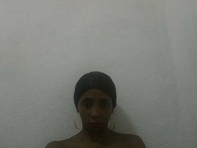 le modèle zelioness est en webcam porno dans un show sur le site bongacams, il possède les tags suivants: Ebony,Brunette,Hairy