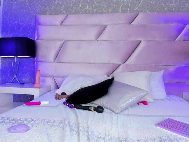 IvyCooper's BongaCams show and profile