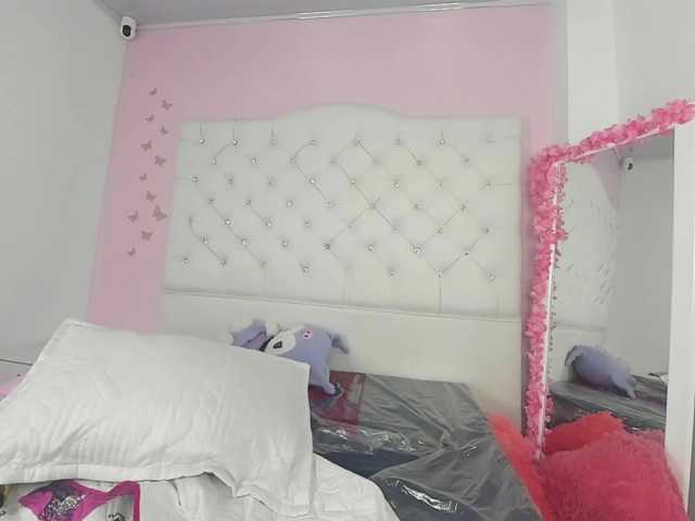 MiaMiller001's BongaCams show and profile