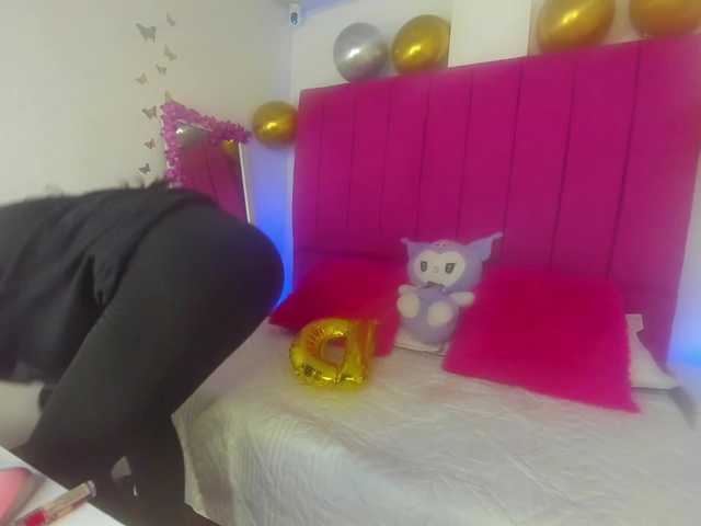 MiaMiller001's BongaCams show and profile