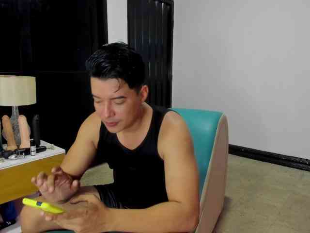 RobertAslhey Live Webcam on BongaCams