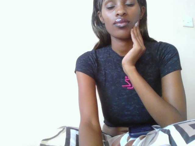 Fl0werssxoxo's BongaCams show and profile