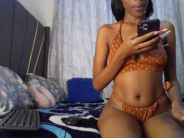 Fl0werssxoxo's BongaCams show and profile