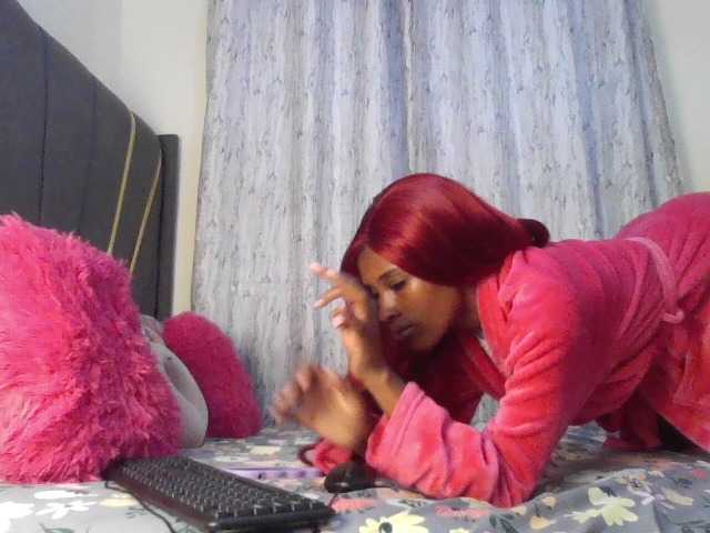 Fl0werssxoxo's BongaCams show and profile