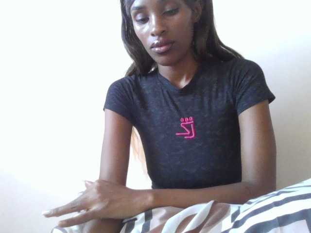 Fl0werssxoxo's BongaCams show and profile