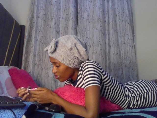 Fl0werssxoxo's BongaCams show and profile