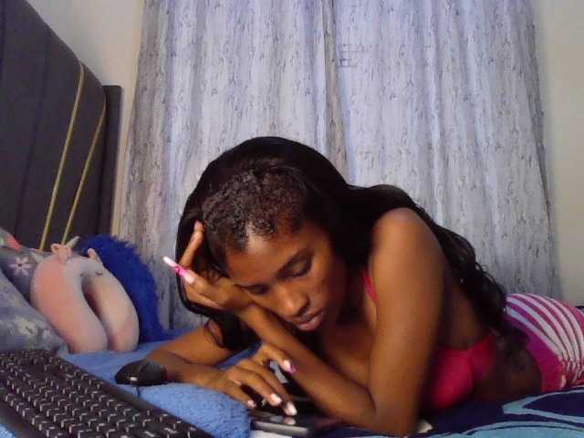 Fl0werssxoxo's BongaCams show and profile