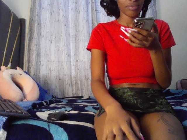 Fl0werssxoxo's BongaCams show and profile