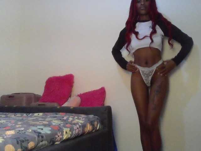 Fl0werssxoxo's BongaCams show and profile