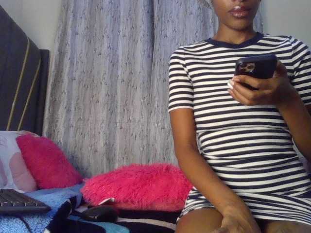 Fl0werssxoxo's BongaCams show and profile