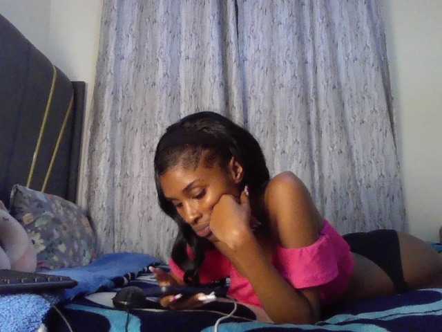 Fl0werssxoxo's BongaCams show and profile