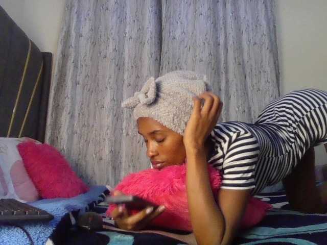 Fl0werssxoxo's BongaCams show and profile