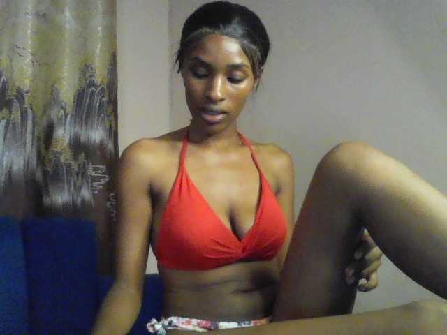 Fl0werssxoxo webcam bongacams model stream image