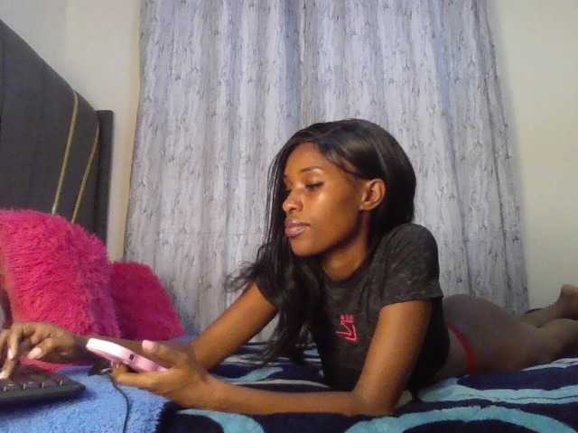 Fl0werssxoxo's BongaCams show and profile