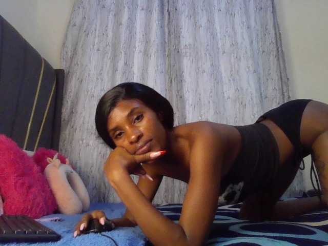 Fl0werssxoxo's BongaCams show and profile