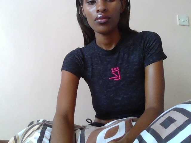 Fl0werssxoxo's BongaCams show and profile