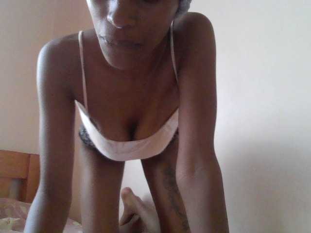 Fl0werssxoxo's BongaCams show and profile