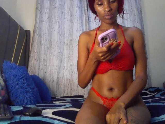 Fl0werssxoxo's BongaCams show and profile