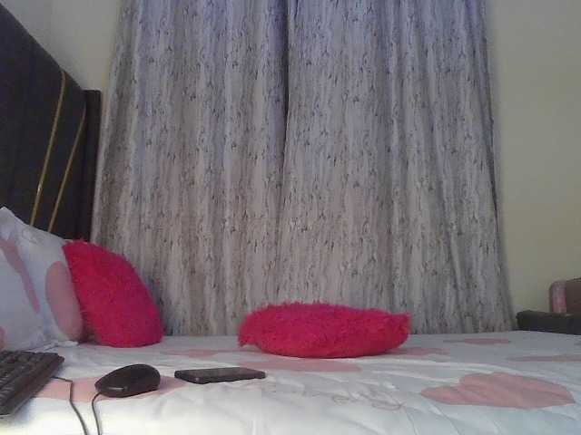 Fl0werssxoxo's BongaCams show and profile