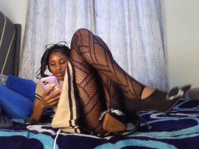 Fl0werssxoxo webcam bongacams model stream image