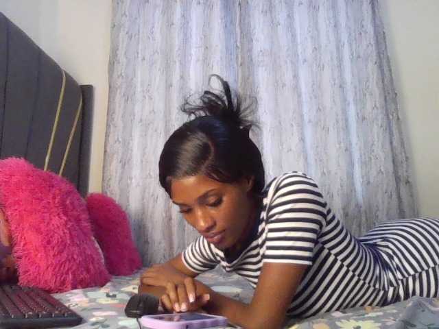 Fl0werssxoxo's BongaCams show and profile