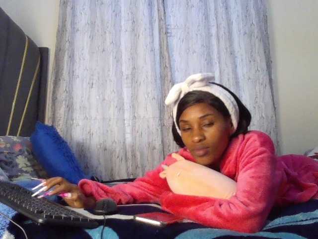 Fl0werssxoxo's BongaCams show and profile