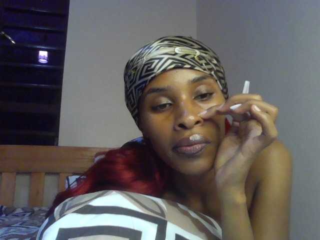 Fl0werssxoxo webcam bongacams model stream image