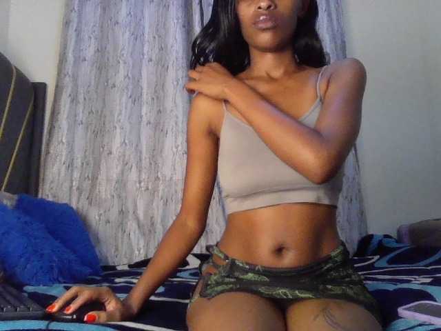 Fl0werssxoxo's BongaCams show and profile