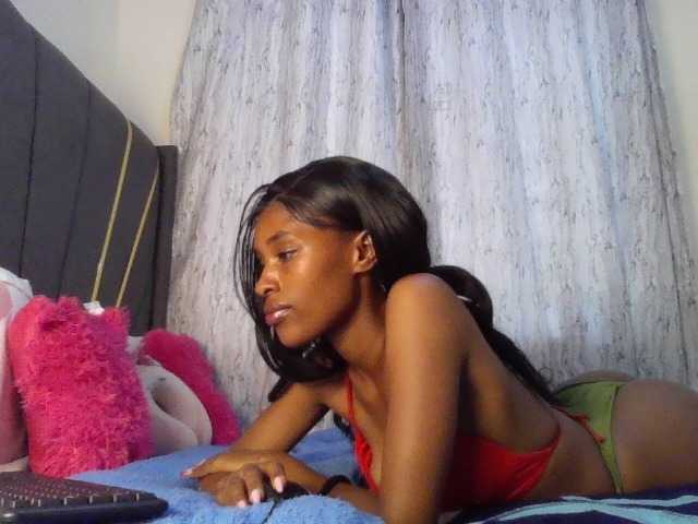 Fl0werssxoxo's BongaCams show and profile