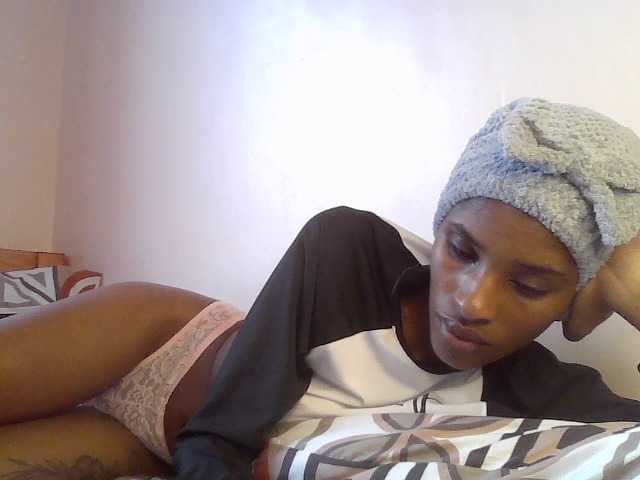 Fl0werssxoxo's BongaCams show and profile