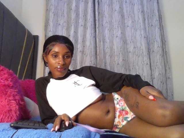 Fl0werssxoxo's BongaCams show and profile