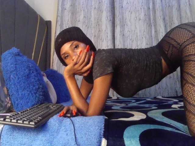 Fl0werssxoxo's BongaCams show and profile