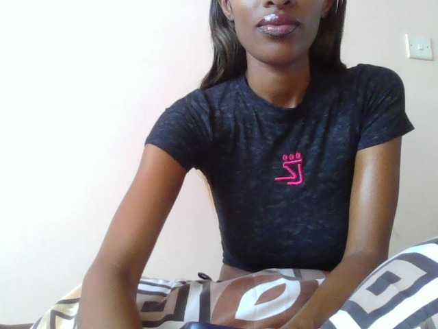 Fl0werssxoxo's BongaCams show and profile