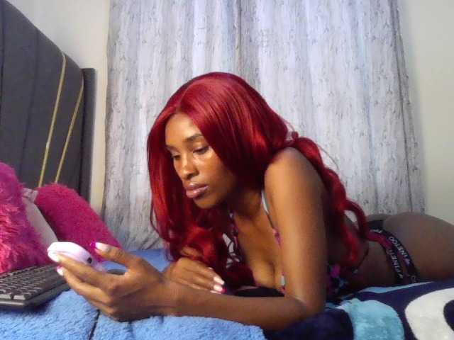 Fl0werssxoxo's BongaCams show and profile