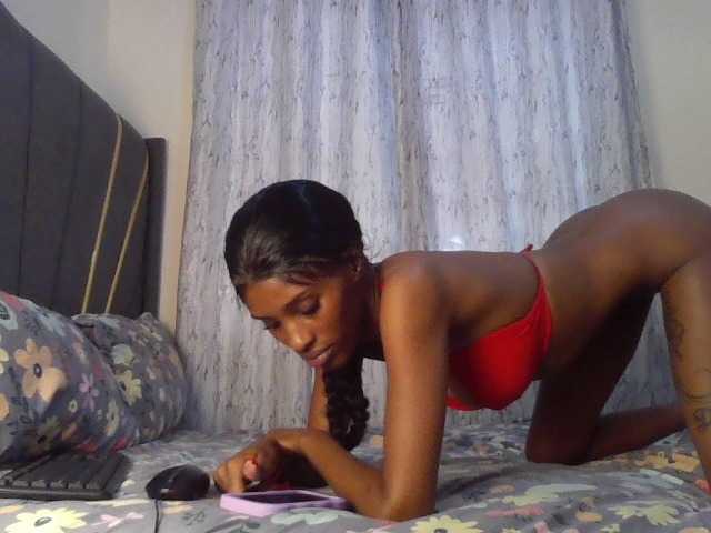 Fl0werssxoxo's BongaCams show and profile