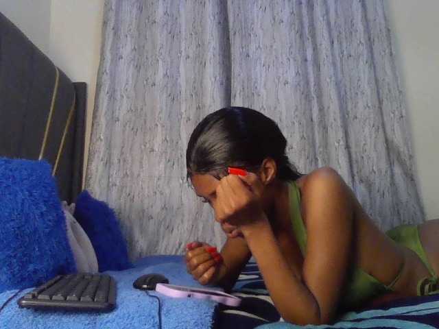 Fl0werssxoxo's BongaCams show and profile